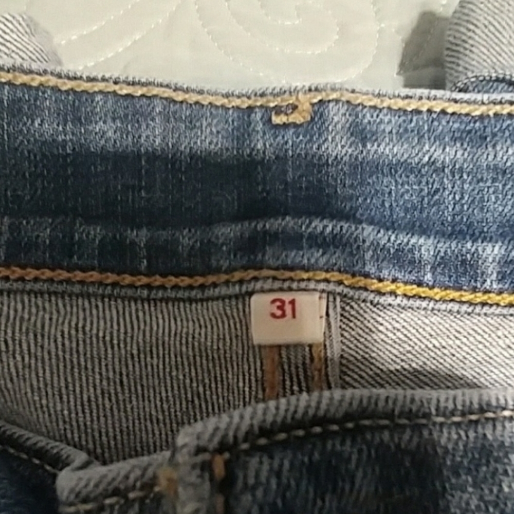 Levi's Cuffed Shorts - Picture 4 of 4